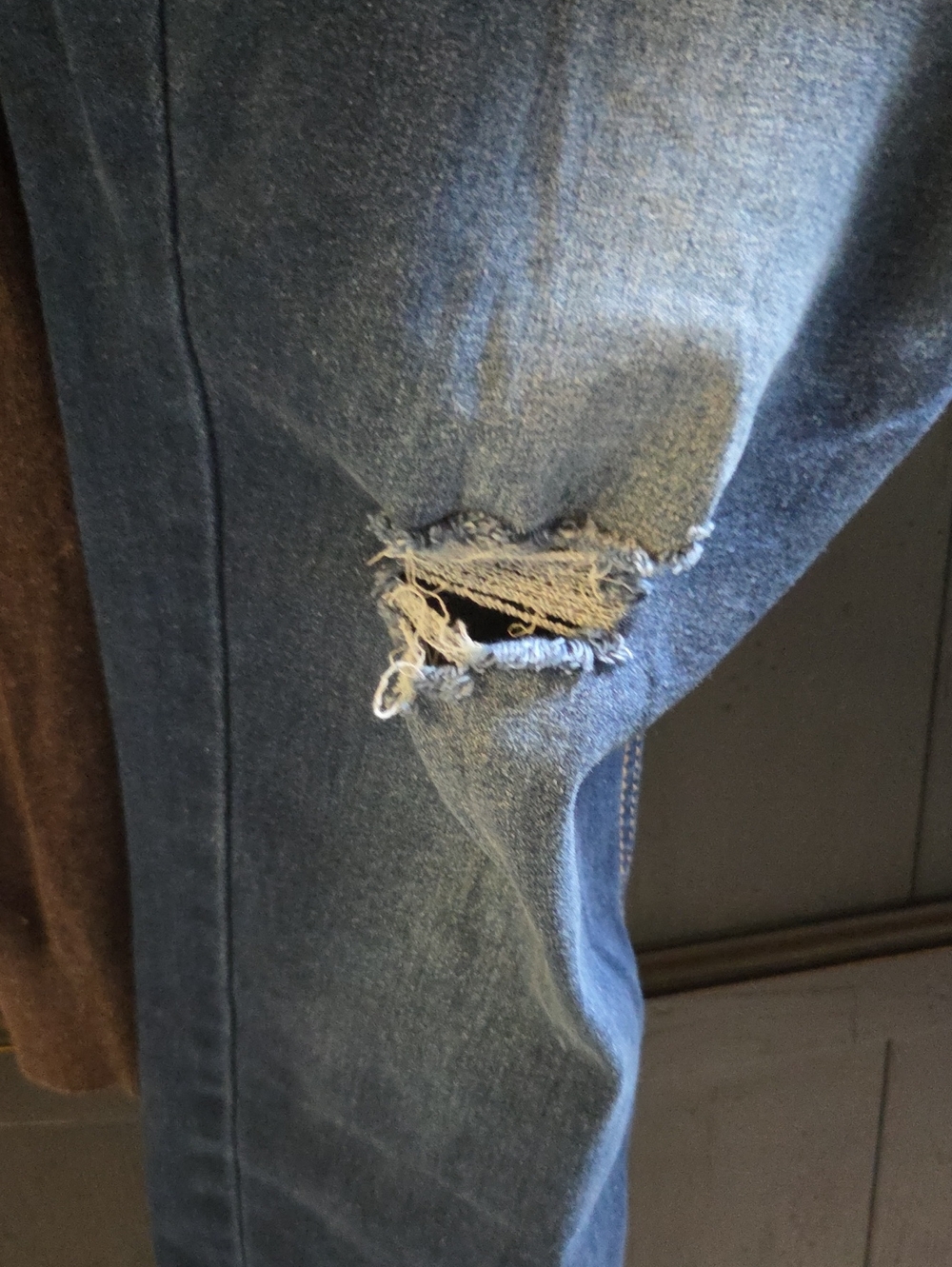 Bluejeans Distressed Some Rips For Style - Picture 4 of 9